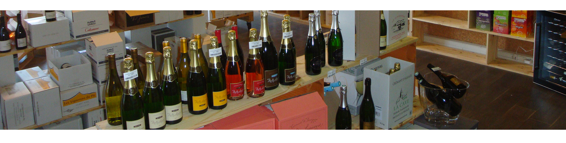 <div class="legende"><h2 class="wow fadeInUpBig">Votre cave à<br />vins à Viriat</h2><h3 class="wow fadeInLeftBig">Nos spiritueux</h3></div>